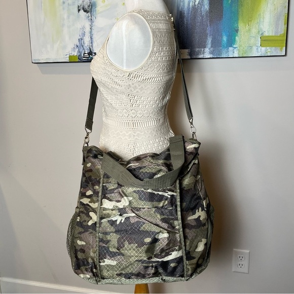 31 All Pro Tote in Camo Crosshatch - Picture 3 of 5